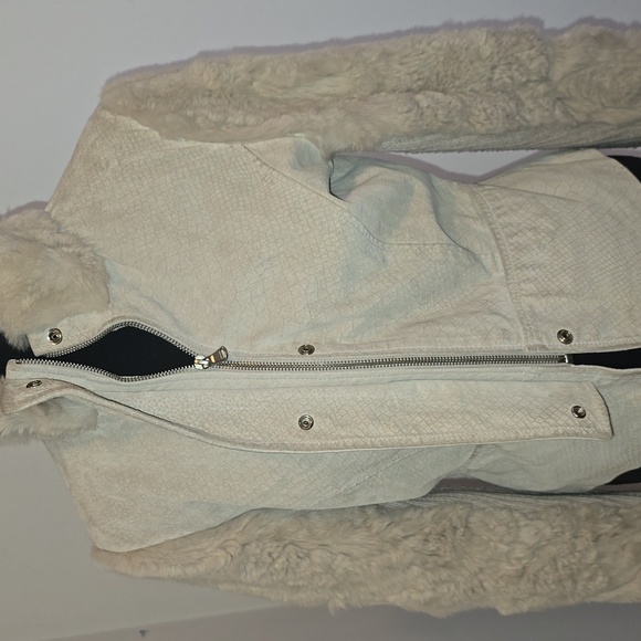 🐇 Off White Leather and Rabbit Fur Coat - Picture 3 of 6